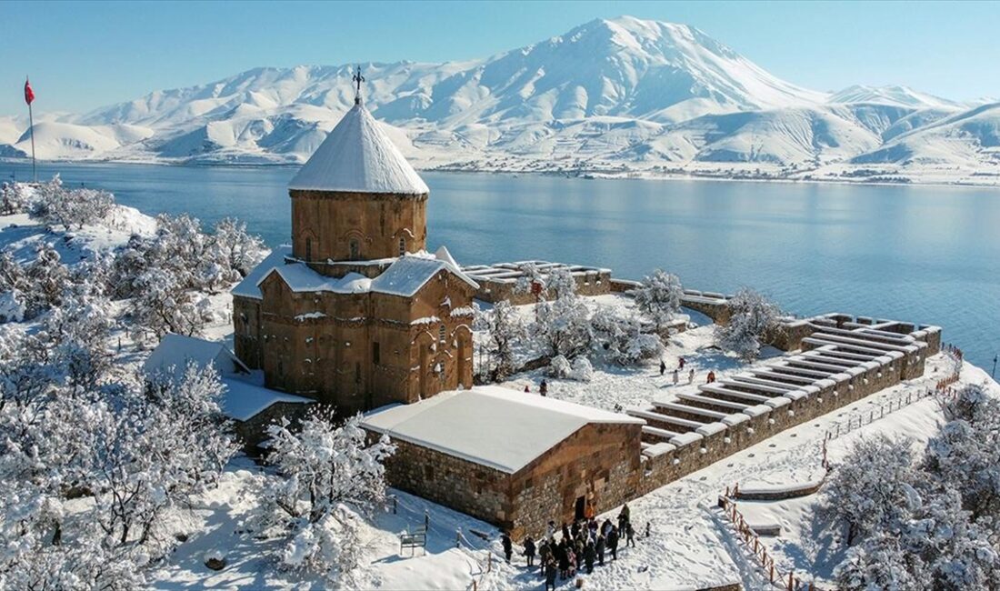 Van'da yerli ve yabancı turistlerin en çok ziyaret ettiği yerlerin