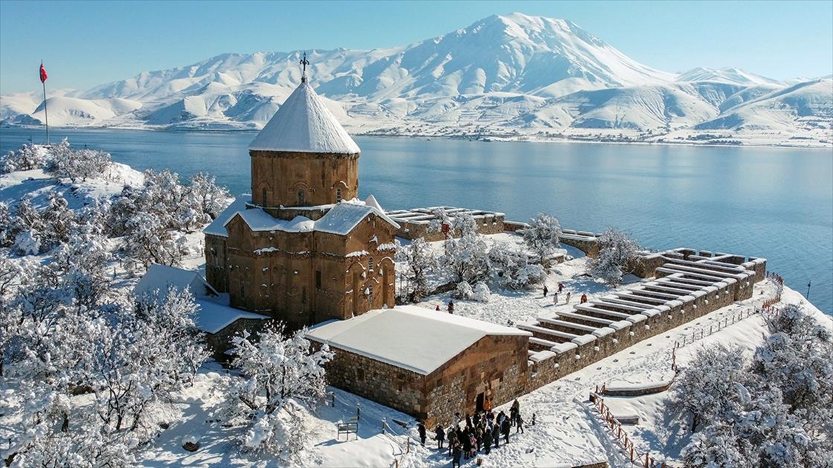 Van'da yerli ve yabancı turistlerin en çok ziyaret ettiği yerlerin