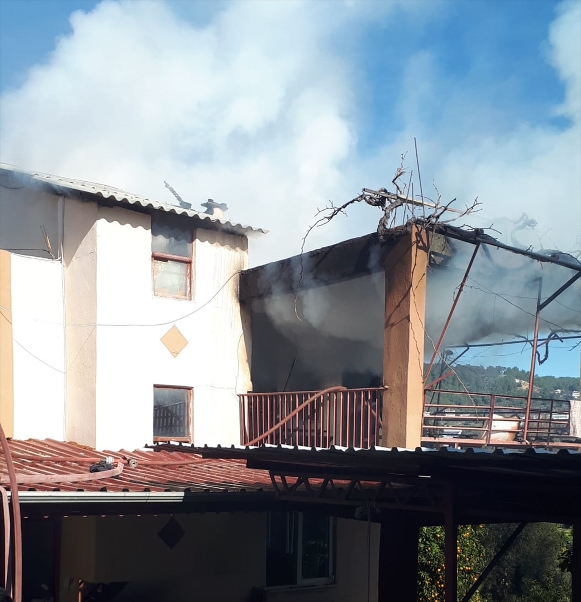 ANTALYA (AA) – Antalya'nın Alanya ilçesinde müstakil evde çıkan yangın,