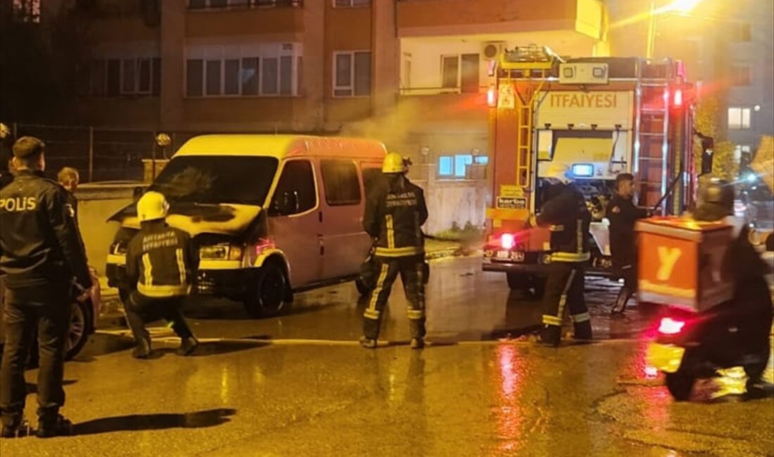 ANTALYA (AA) – Antalya'nın Alanya ilçesinde seyir halindeki minibüste çıkan