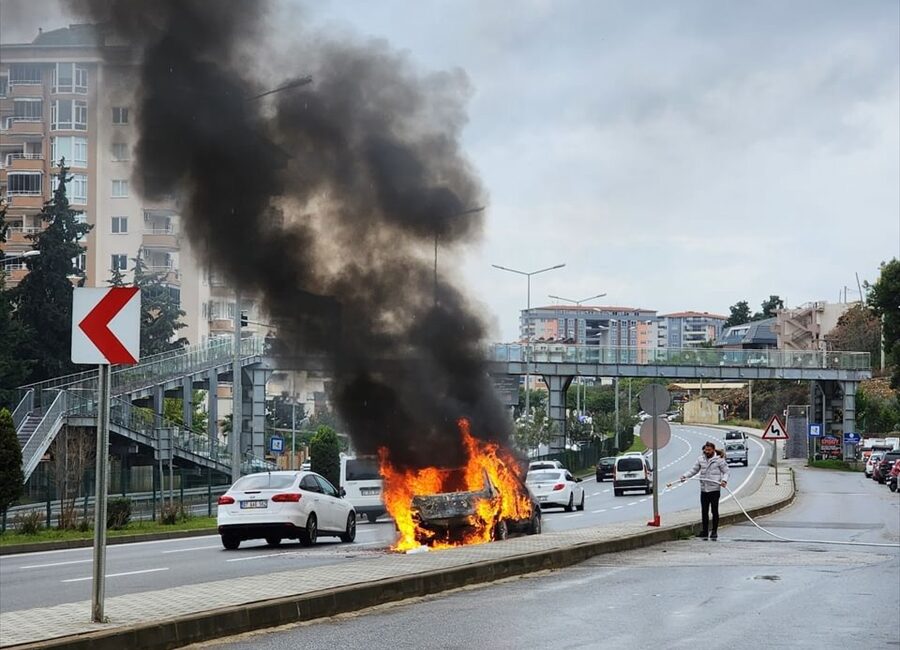ANTALYA (AA) – Antalya'nın Alanya ilçesinde seyir halindeyken alev alan
