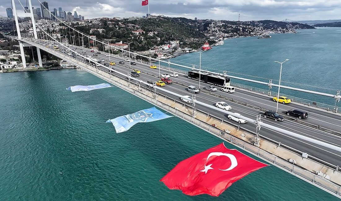 İlk Türk astronot Alper Gezeravcı için 15 Temmuz Şehitler Köprüsü'ne