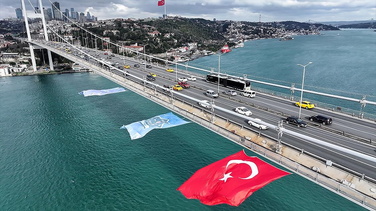 İlk Türk astronot Alper Gezeravcı için 15 Temmuz Şehitler Köprüsü'ne