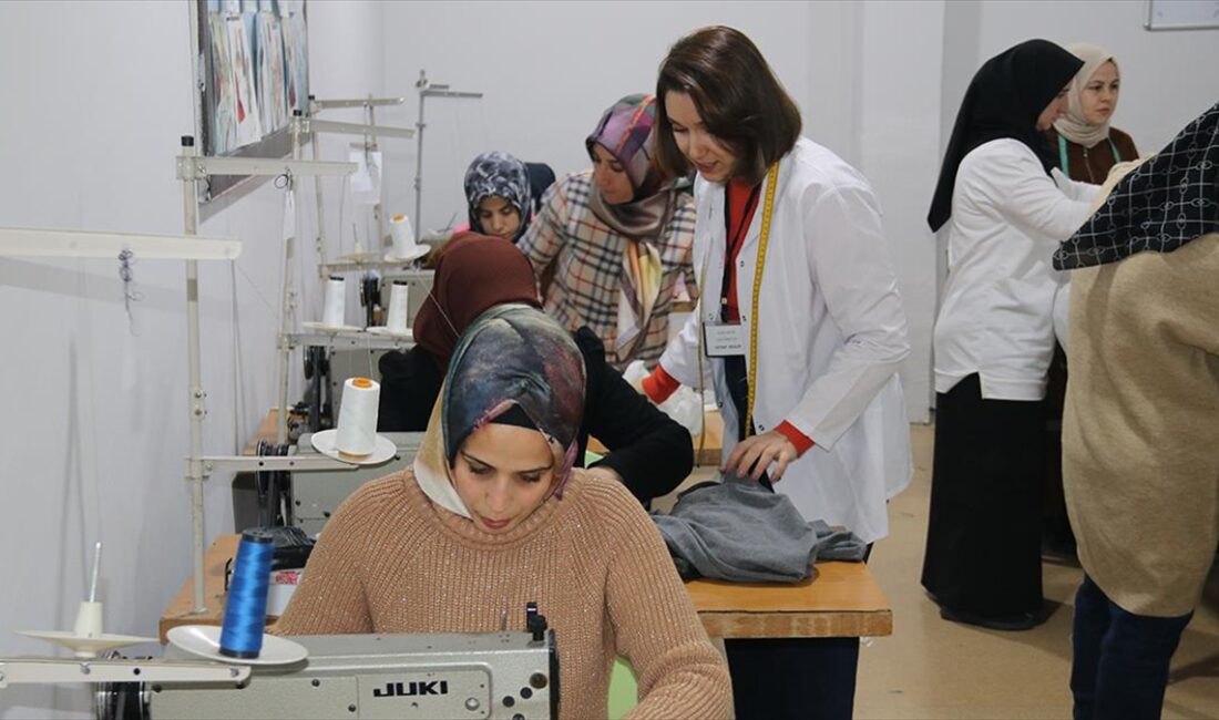Diyarbakır'da anneler, çocuklarının okuduğu okulun bodrum katında kendileri için hazırlanan