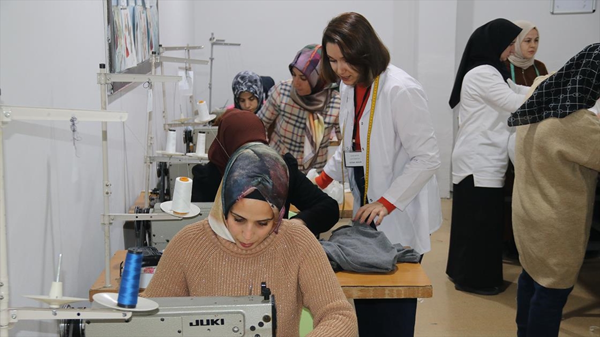 Diyarbakır'da anneler, çocuklarının okuduğu okulun bodrum katında kendileri için hazırlanan