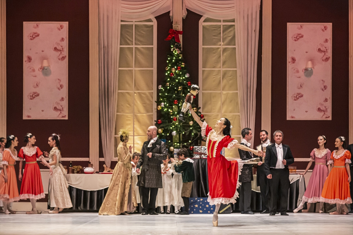 Antalya Devlet Opera ve Balesi “Fındıkkıran” balesini sahneleyecek
