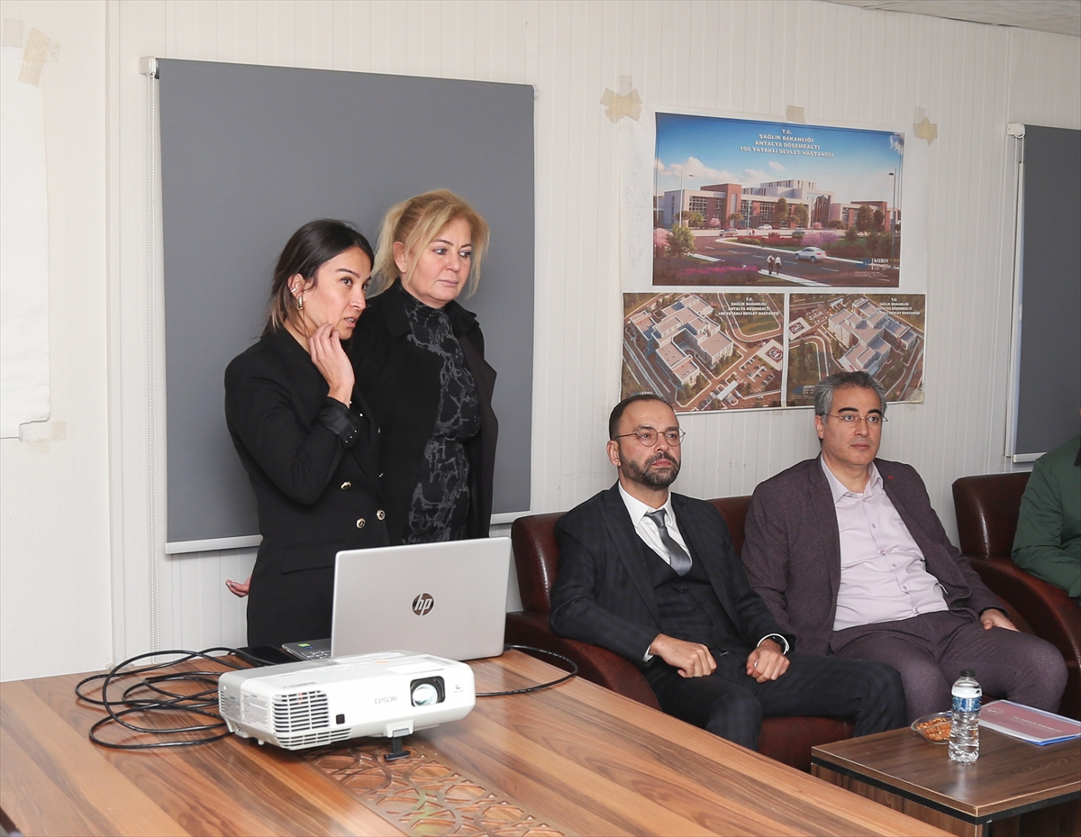 Antalya İl Sağlık Müdürü Ekingen, Döşemealtı'nda şantiyeleri gezdi