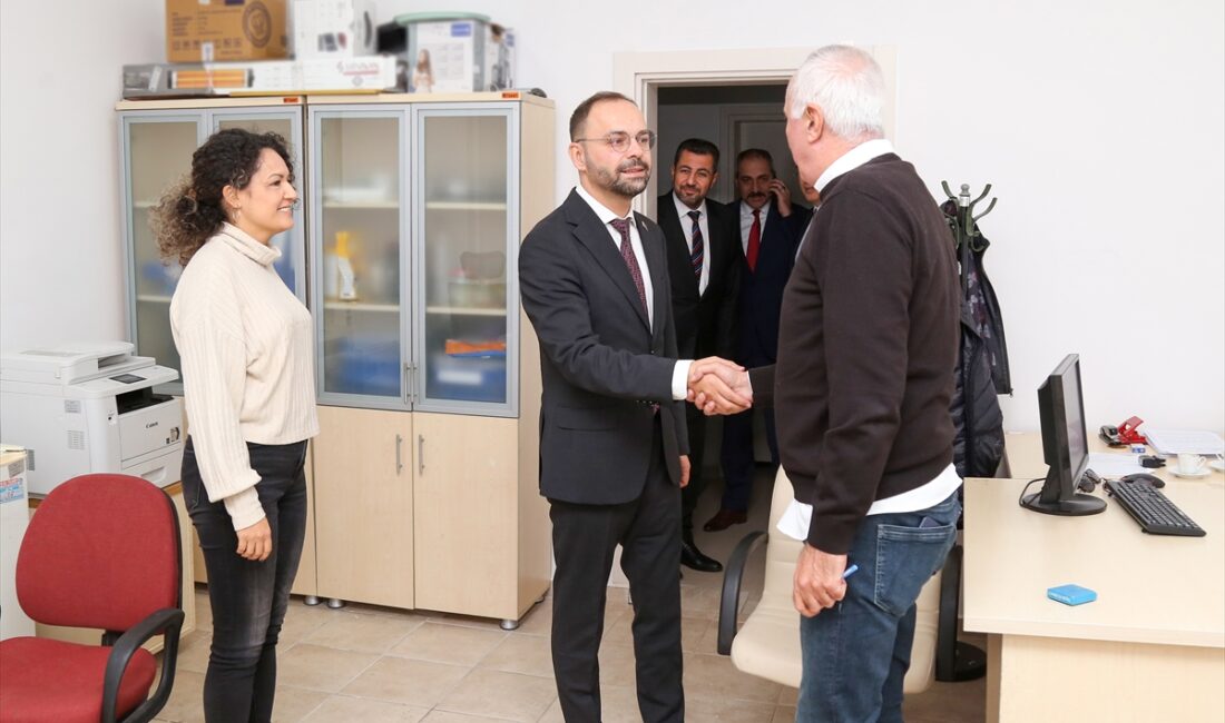 Antalya İl Sağlık Müdürü Ekingen, sağlık kuruluşlarını ziyaret etti ANTALYA (AA) – Antalya İl Sağlık Müdürü Evren Ekingen, hizmetleri