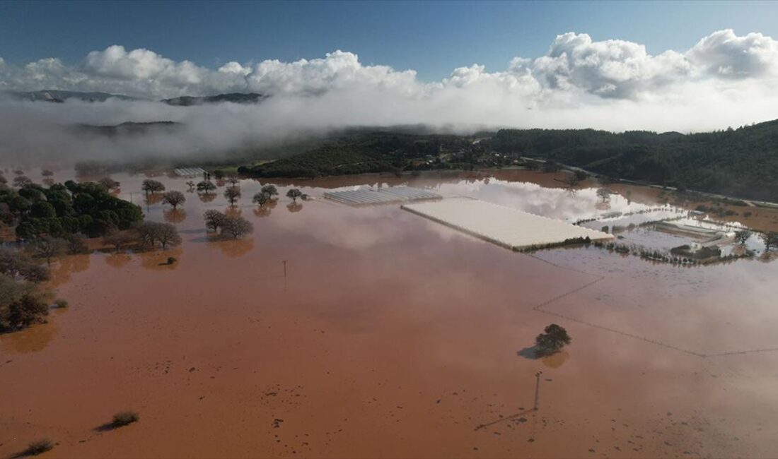 Antalya'nın Kaş ilçesinde sağanak etkili oldu.