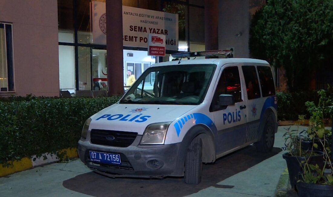 ANTALYA (AA) – Antalya'nın Kepez ilçesindeki semt polikliniğinde görevli iki
