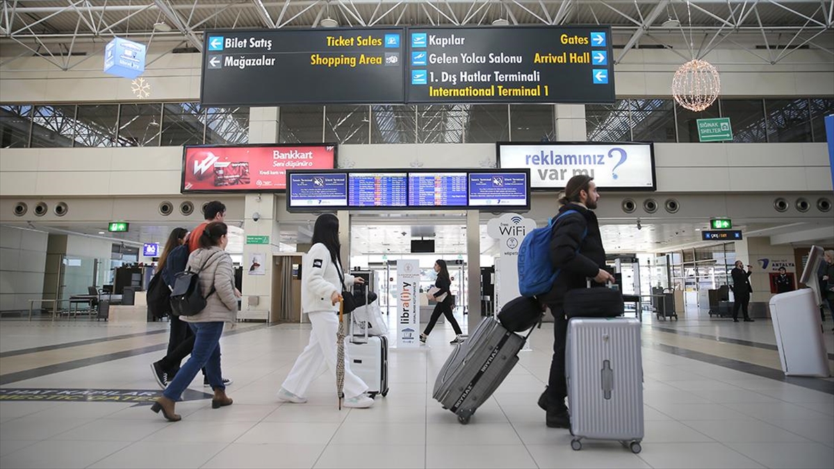 Antalya'dan 204 ülkeye ve 211 noktaya uçuşun gerçekleştiği uluslararası havalimanında,