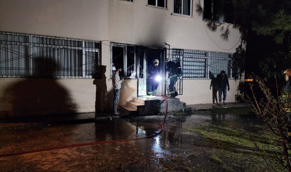 ANTALYA (AA) – Antalya'nın Kemer ilçesinde aile sağlığı merkezinde çıkan