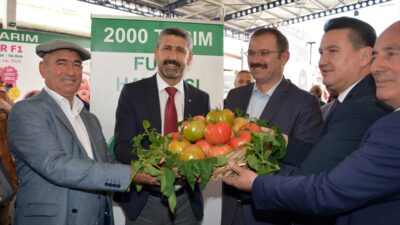 ANTALYA (AA) – Antalya'nın Kumluca ilçesinde Domates İhtisas Fuarı düzenlendi.
