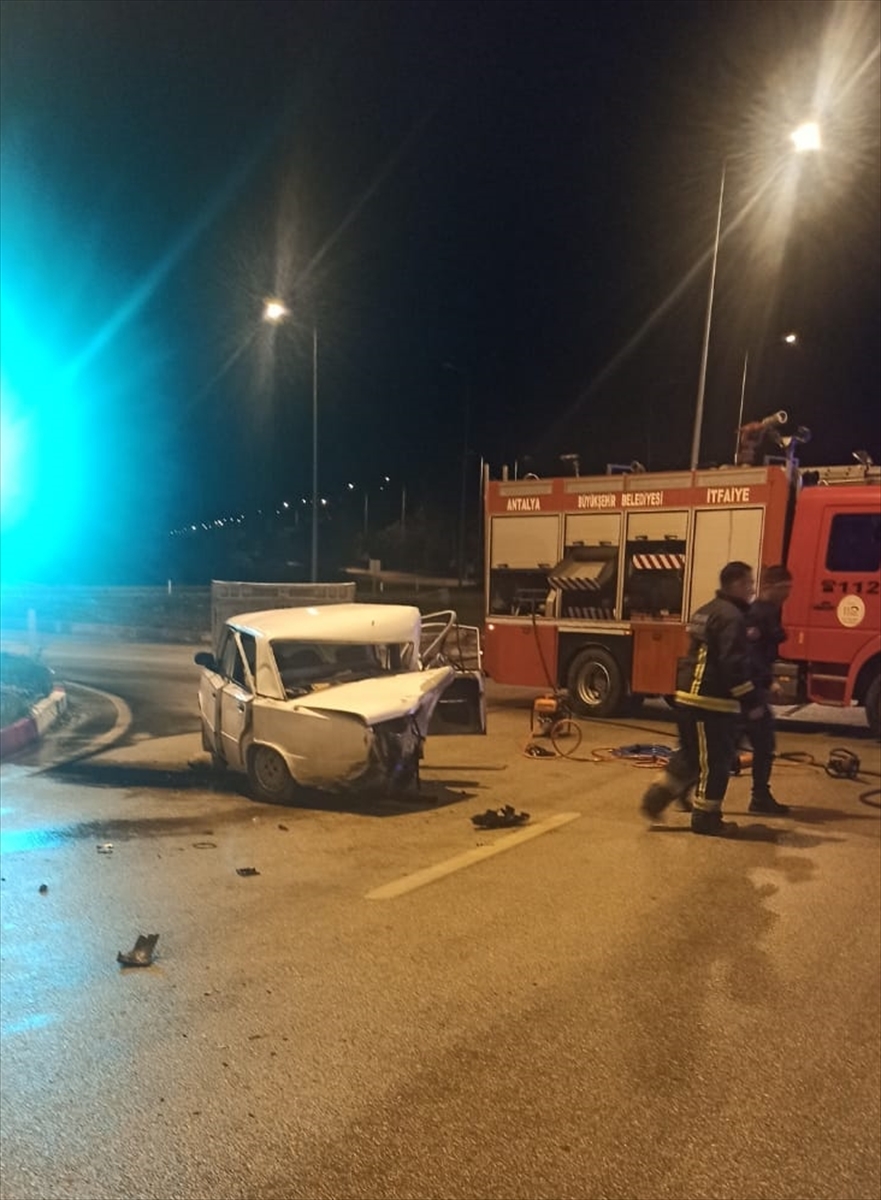 Antalya’da trafik kazasında 1 kişi öldü, 2 kişi yaralandı
