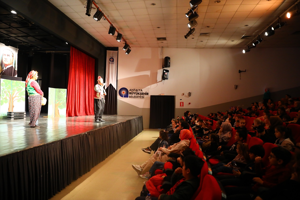 Antalya'da Uluslararası Sömestir Festivali ile Sömestir Tatili Çocuk Tiyatro Şenliği başladı