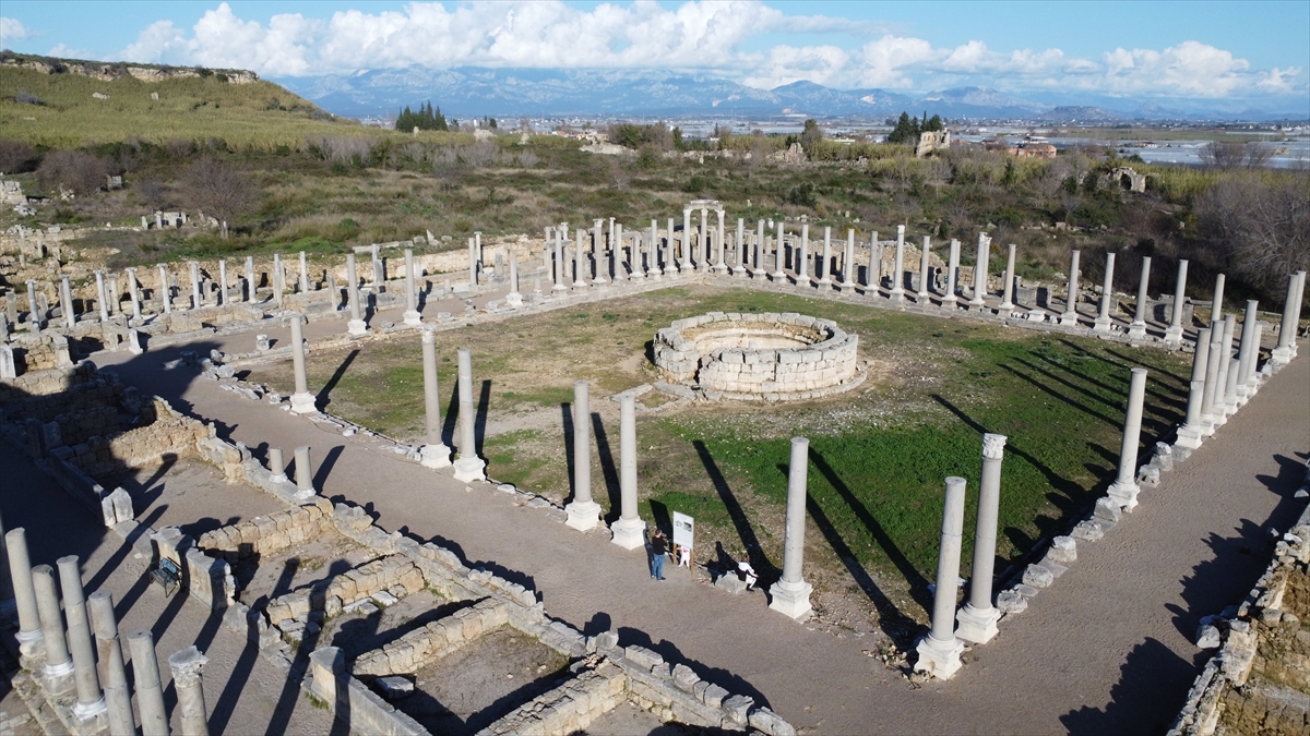 Antalya'daki müze ve ören yerleri 2023'te 3 milyonu aşkın ziyaretçi ağırladı