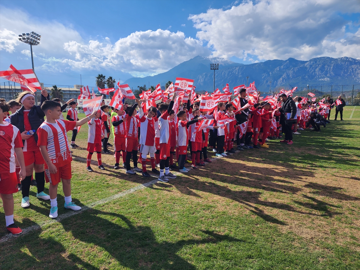 ANTALYA (AA) – Antalyaspor Futbol Okulları Gelişim ve Kış Kampı,