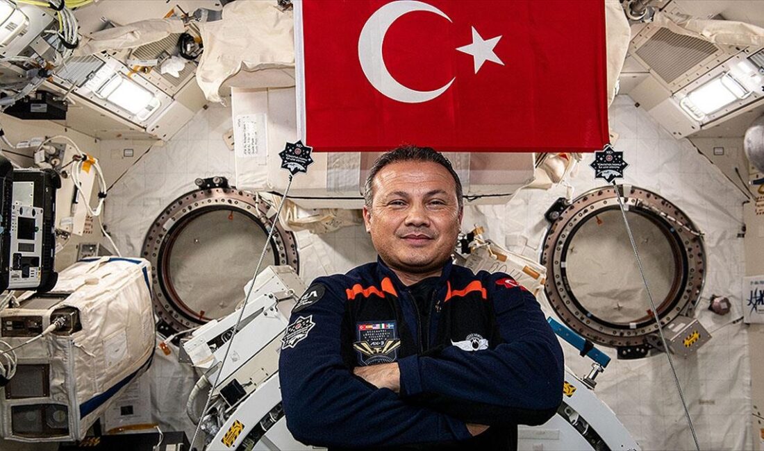 Türkiye'nin ilk astronotu Alper Gezeravcı, bugün yer çekimsiz ortamdan etkilenen
