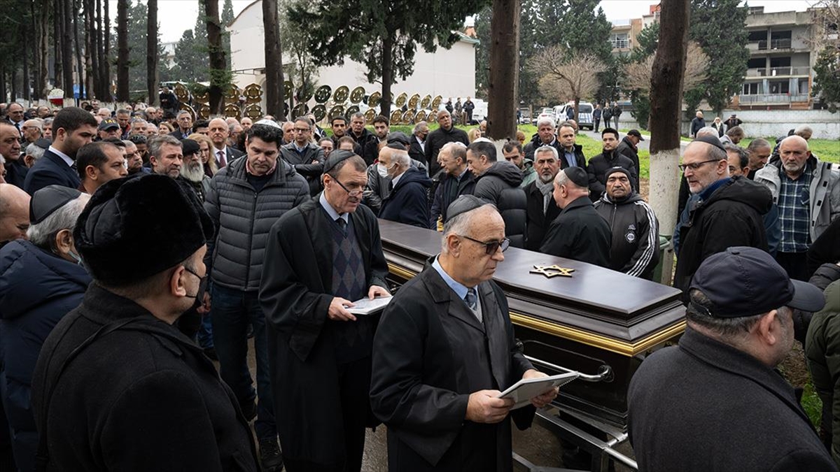 Büyük Önder Mustafa Kemal Atatürk hakkında yazdığı kitaplar ve binlerce