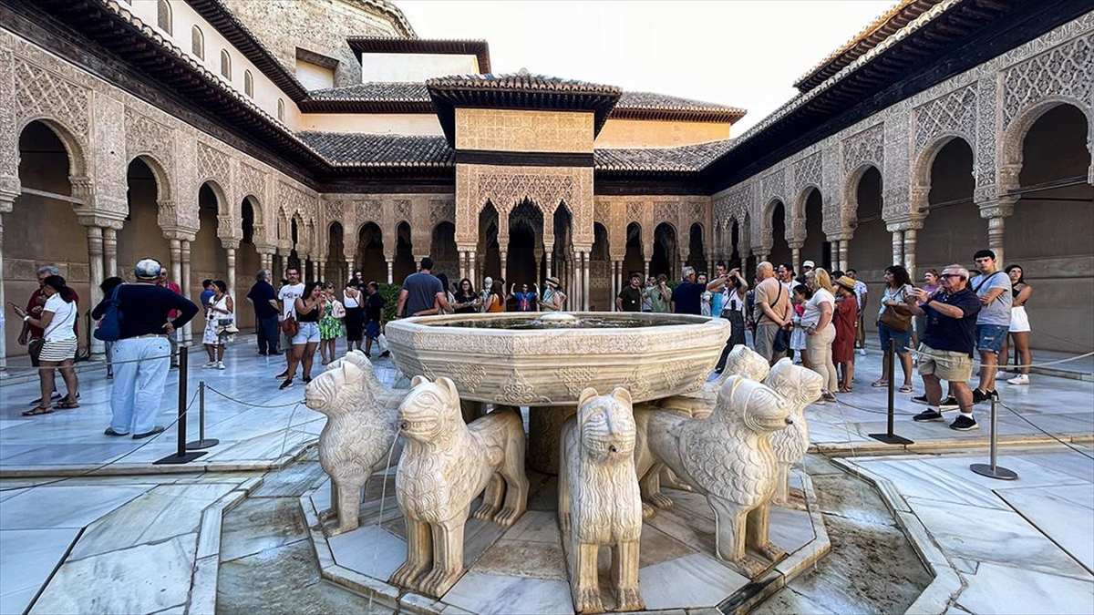 İspanya'dan İngiltere'ye kadar Avrupa'daki popüler turistik destinasyonlarda 2024'te uygulanacak turizm