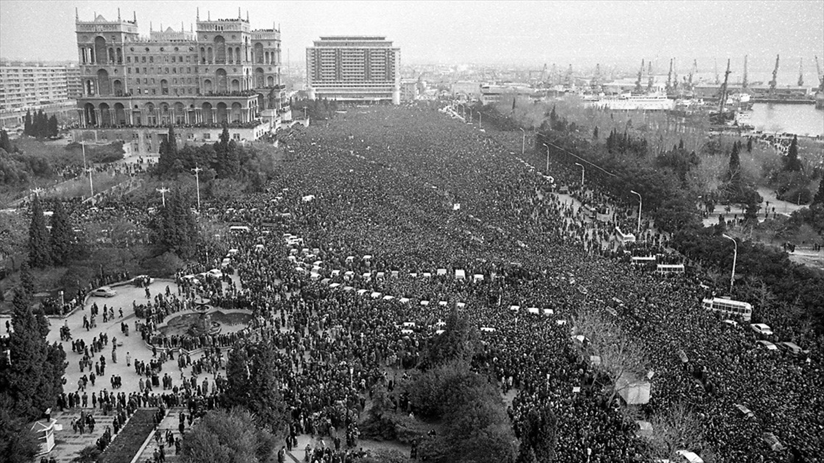 Azerbaycan'da 20 Ocak 1990'da eski Sovyet ordusunun başkent Bakü ve