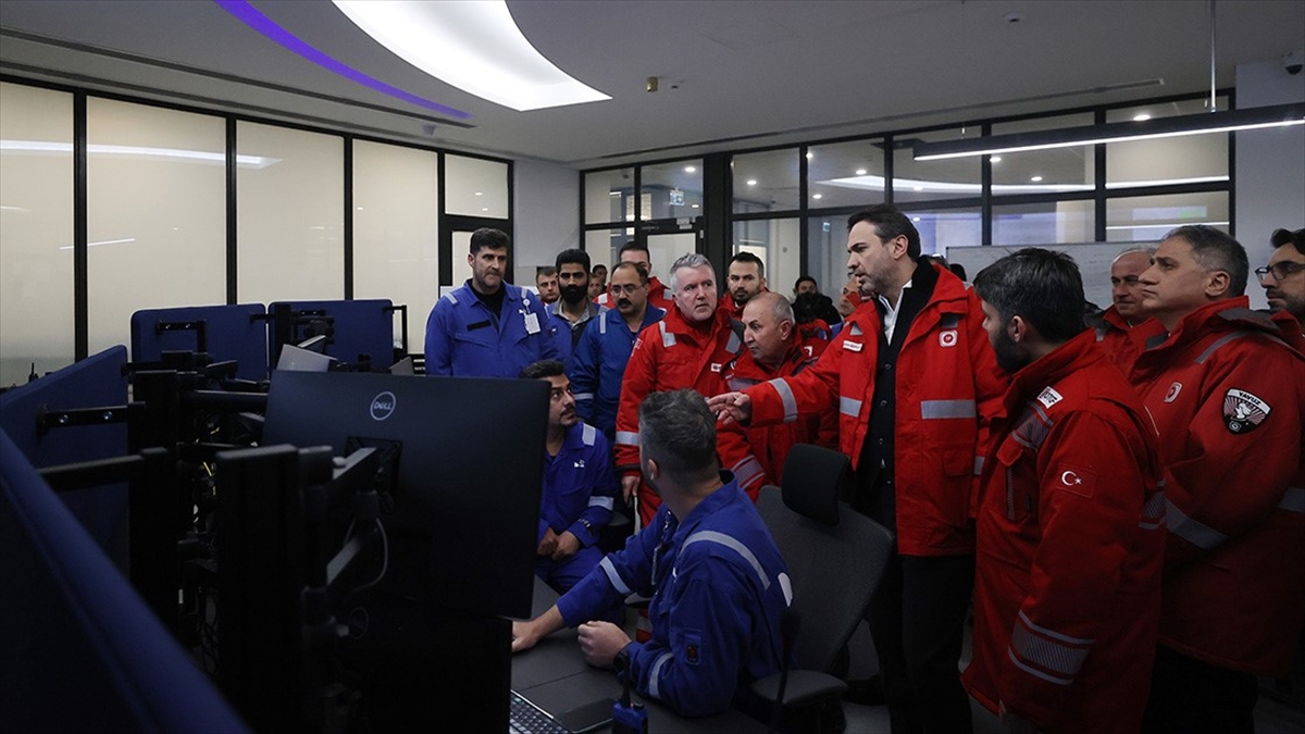 Enerji ve Tabii Kaynaklar Bakanı Alparslan Bayraktar, Sakarya Gaz Sahası'nda