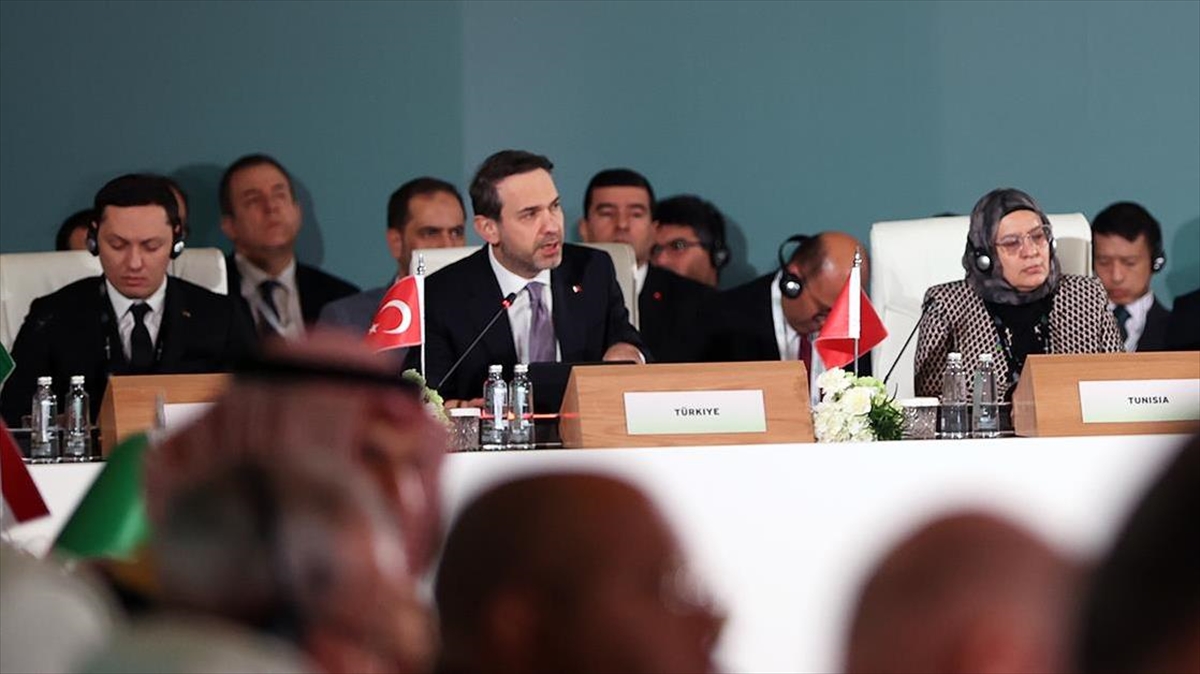 Enerji ve Tabii Kaynaklar Bakanı Alparslan Bayraktar, Türkiye'nin kritik madenler