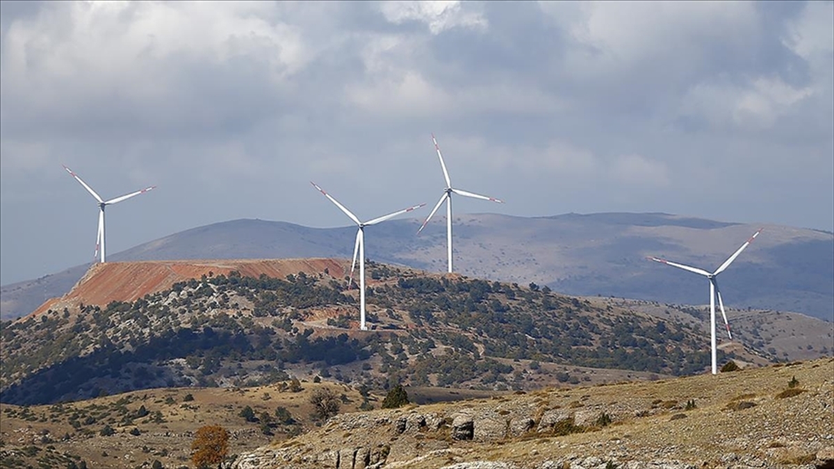 Enerji ve Tabii Kaynaklar Bakanı Alparslan Bayraktar, Türkiye'nin 7 Ocak'ta