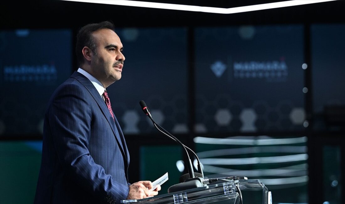 Sanayi ve Teknoloji Bakanı Mehmet Fatih Kacır, ilk Türk astronot