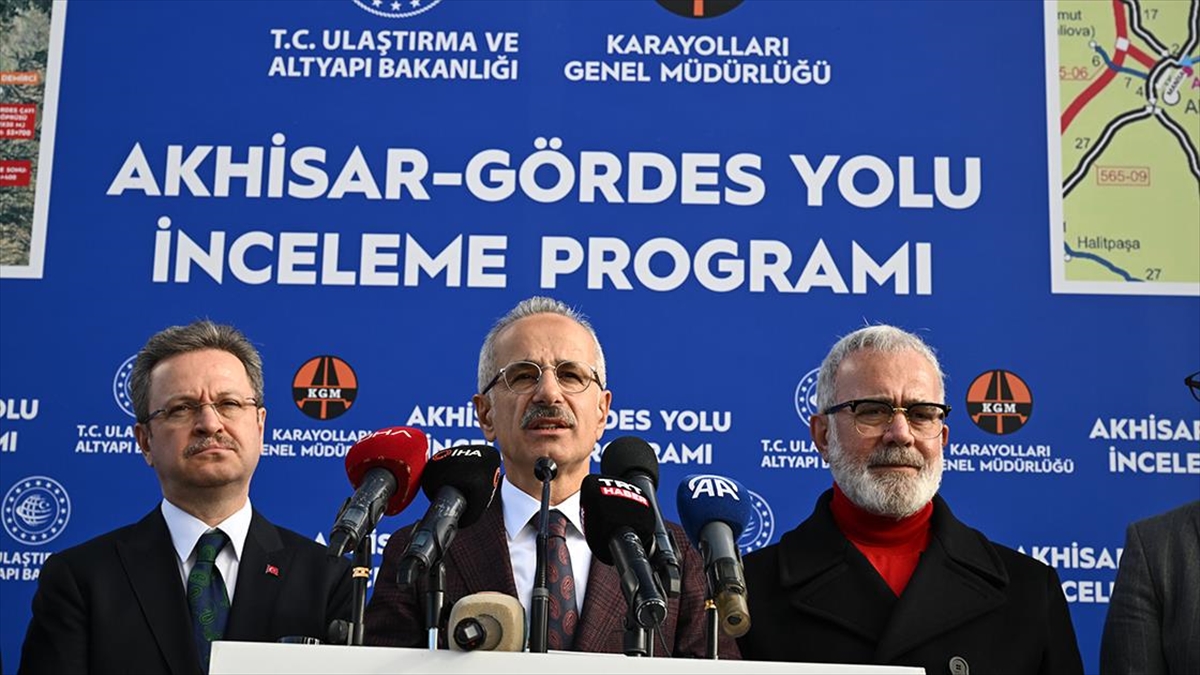 Ulaştırma ve Altyapı Bakanı Abdulkadir Uraloğlu, yapımı devam eden Akhisar-Gördes