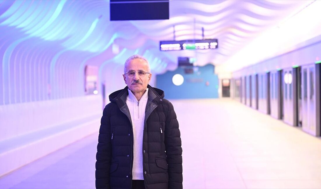 Ulaştırma ve Altyapı Bakanı Abdulkadir Uraloğlu, İstanbul Havalimanı-Gayrettepe Metro Hattı'nın