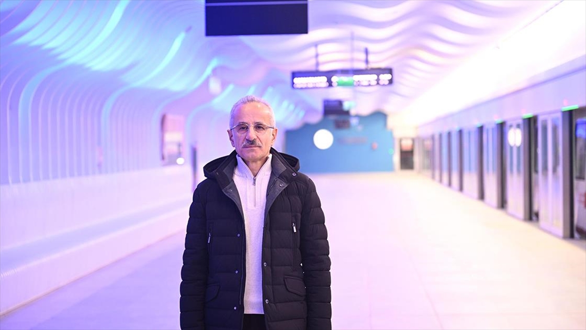 Ulaştırma ve Altyapı Bakanı Abdulkadir Uraloğlu, İstanbul Havalimanı-Gayrettepe Metro Hattı'nın