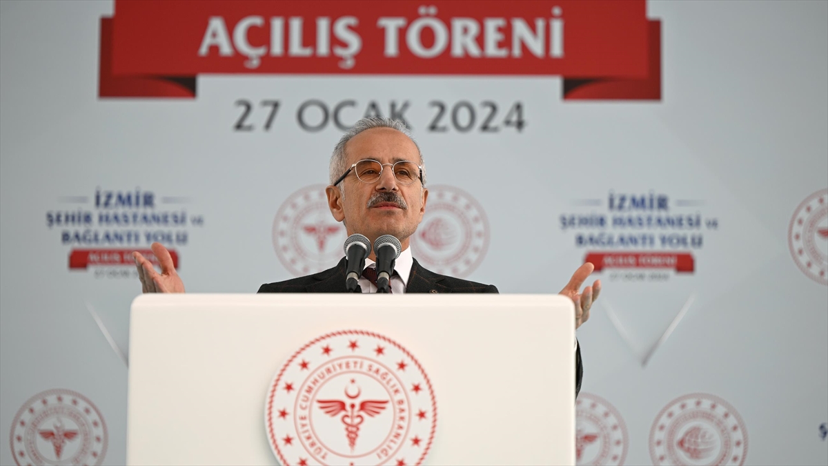 Ulaştırma ve Altyapı Bakanı Abdulkadir Uraloğlu, İzmir'de AK Parti iktidarları
