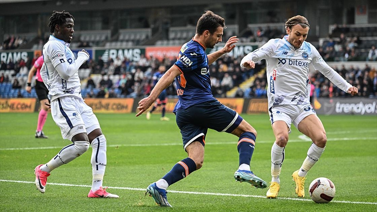 Trendyol Süper Lig'in 19. haftasında RAMS Başakşehir ile Yukatel Adana