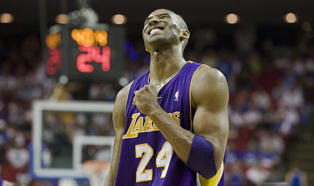 Amerikan Basketbol Ligi'nde (NBA) 20 yıl boyunca giydiği Los Angeles