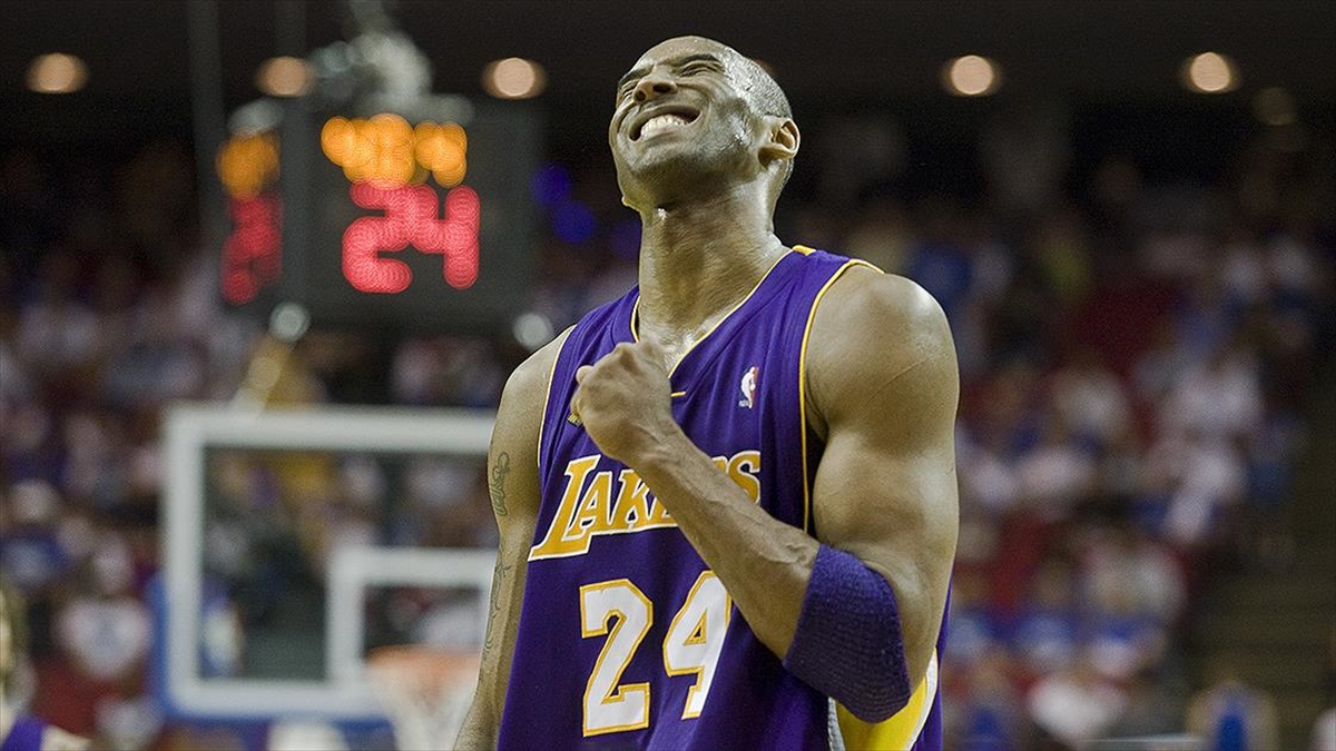 Amerikan Basketbol Ligi'nde (NBA) 20 yıl boyunca giydiği Los Angeles