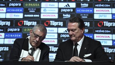 Beşiktaş, Portekizli teknik direktör Fernando Santos için imza töreni düzenledi.