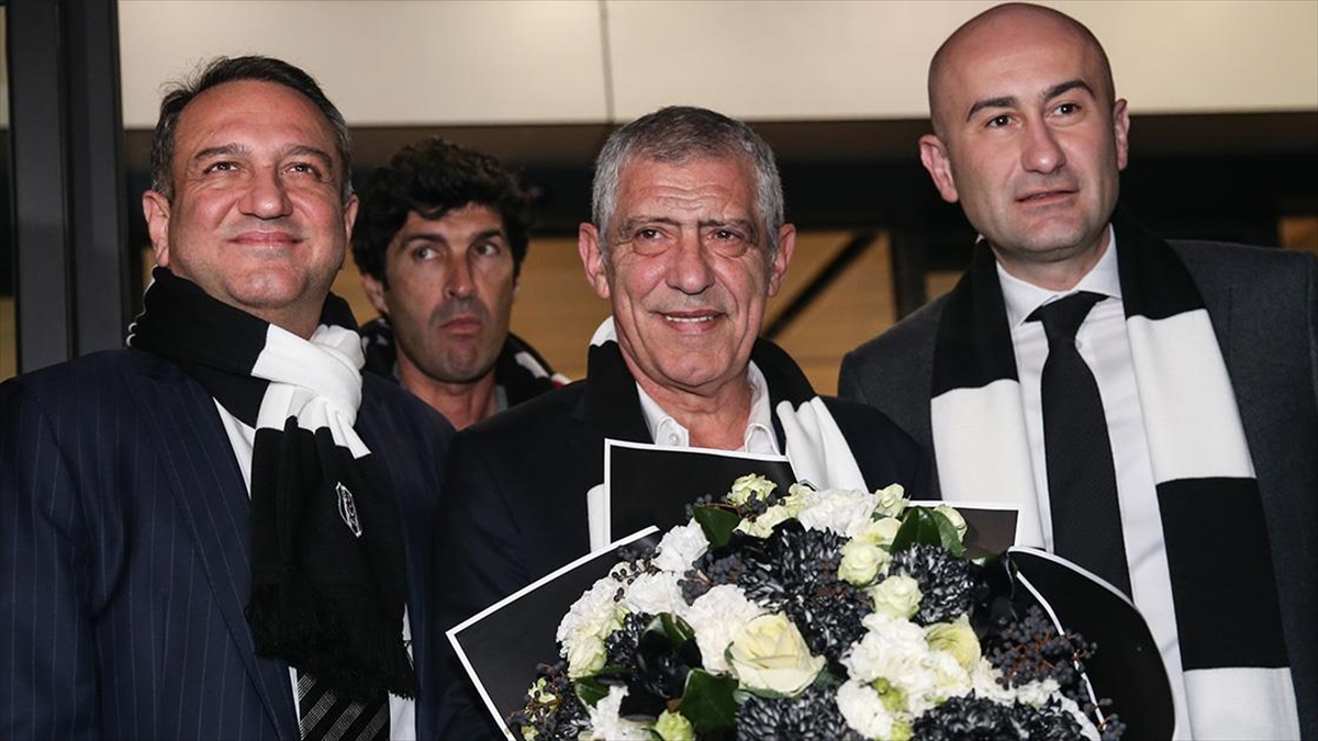 İSTANBUL (AA) – Portekiz’den yardımcı antrenörleriyle İstanbul Havalimanı’na gelen tecrübeli
