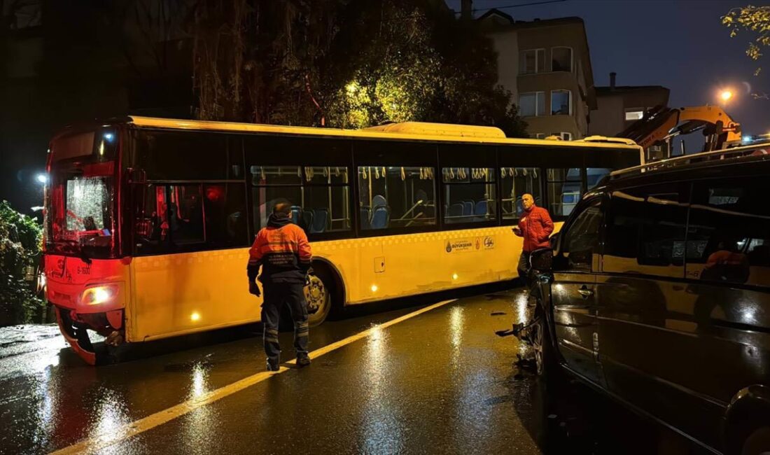 Beşiktaş'ta İETT otobüsünün karıştığı kazada 2 kişi yaralandı İSTANBUL (AA) – Alınan bilgiye göre, Ulus Mahallesi Ahmet Adnan