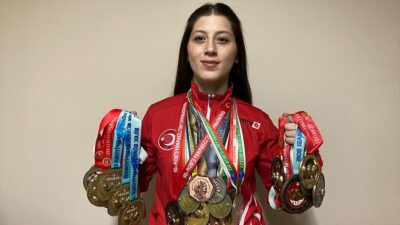 AFYONKARAHİSAR (AA) – Sivrihisarlı, 4 yılda sağ ve sol kolda