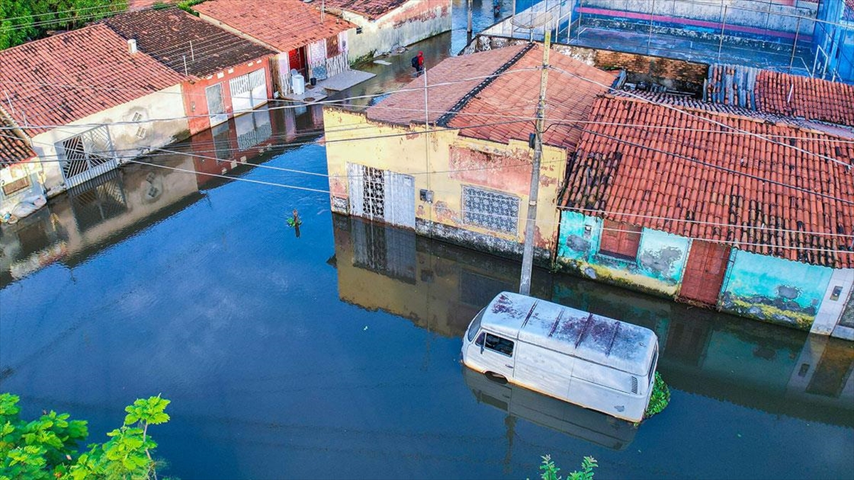 Brezilya'nın Rio de Janeiro kentinde, şiddetli yağışlar nedeniyle 11 kişi