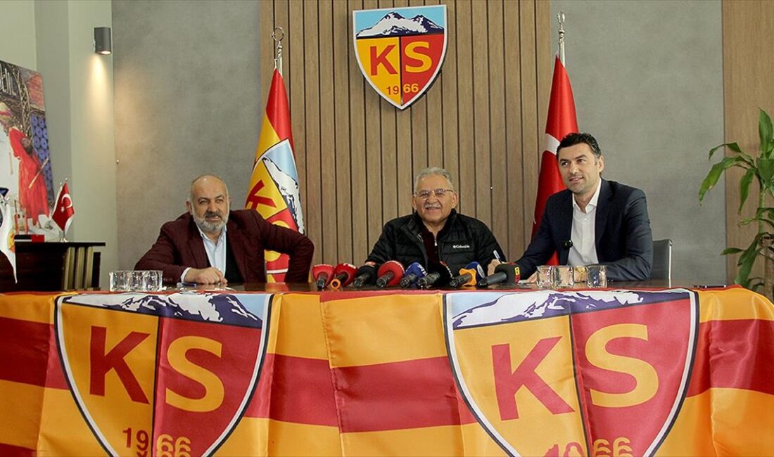 Trendyol Süper Lig ekibi Mondihome Kayserispor'un teknik direktörlüğüne getirilen Burak