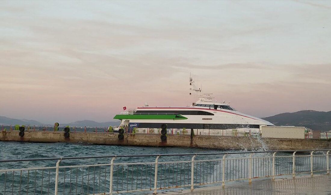 Bursa Deniz Otobüslerinin (BUDO) bazı seferleri kuvvetli rüzgar nedeniyle yapılamıyor.