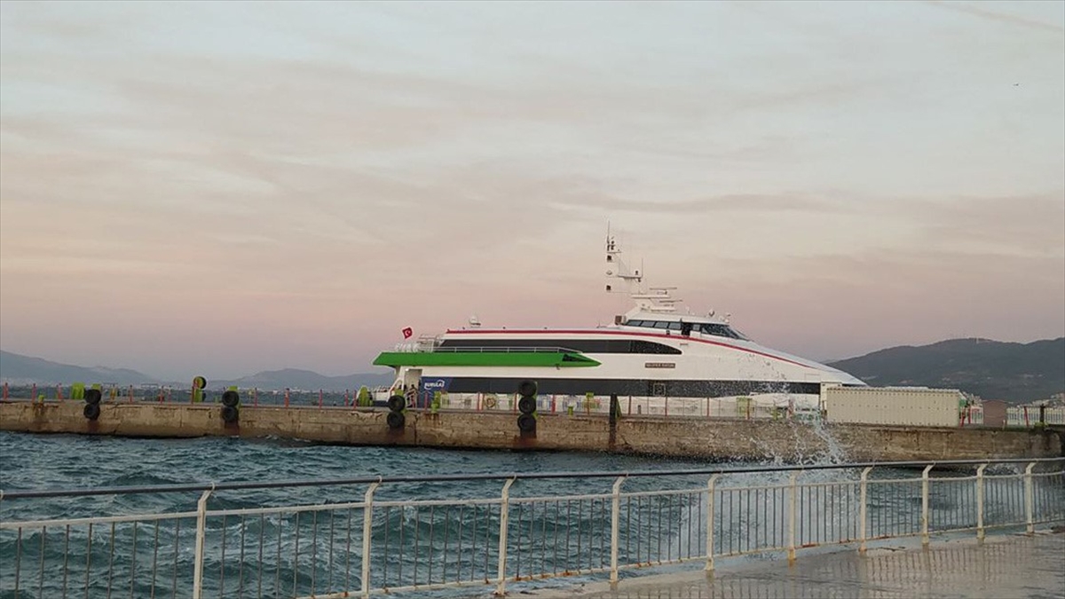 Bursa Deniz Otobüslerinin (BUDO) bazı seferleri kuvvetli rüzgar nedeniyle yapılamıyor.