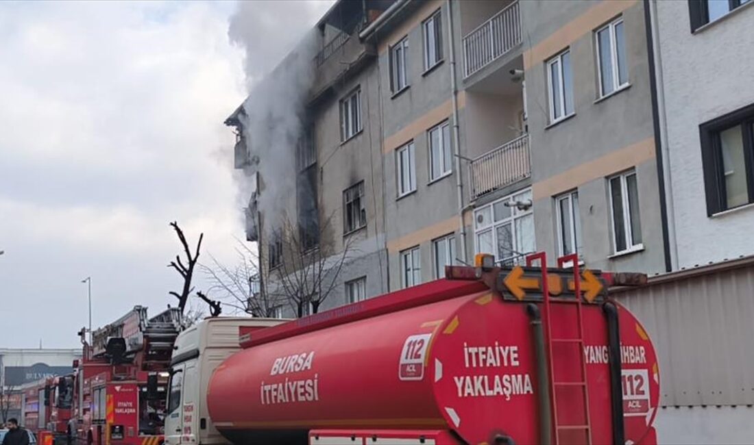 Bursa'nın İnegöl ilçesinde bir apartmanda çıkan yangın itfaiye ekiplerince söndürüldü.