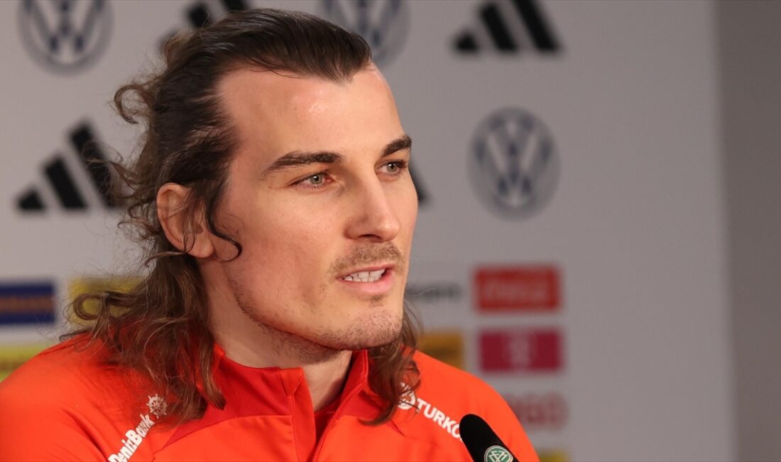 Fenerbahçe Kulübü, milli stoper Çağlar Söyüncü'nün kiralık transferi için anlaşmaya