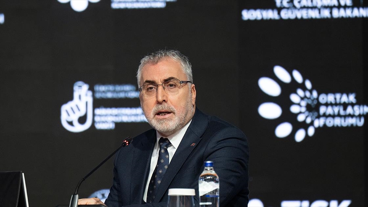 Çalışma ve Sosyal Güvenlik Bakanı Vedat Işıkhan, "Yaşlılık Sigortası'nı orta