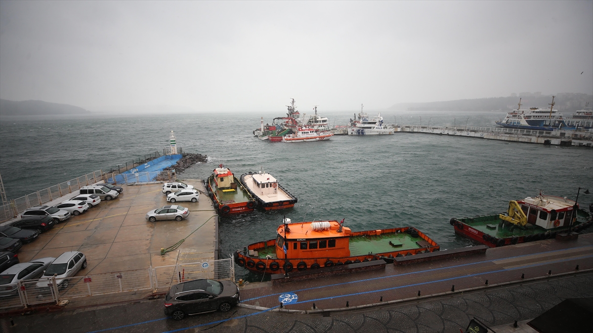 Çanakkale Boğazı, fırtına ve görüş mesafesinin düşmesi nedeniyle transit gemi
