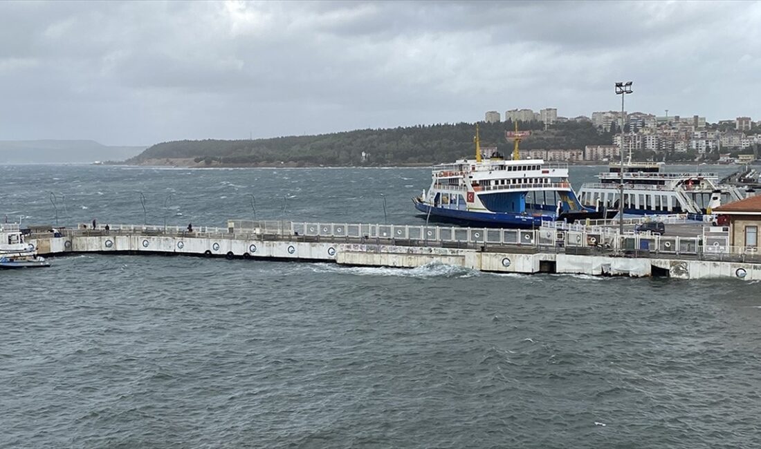 Çanakkale'de etkili olan kuvvetli fırtına nedeniyle Gökçeada ve Bozcaada'ya yapılacak
