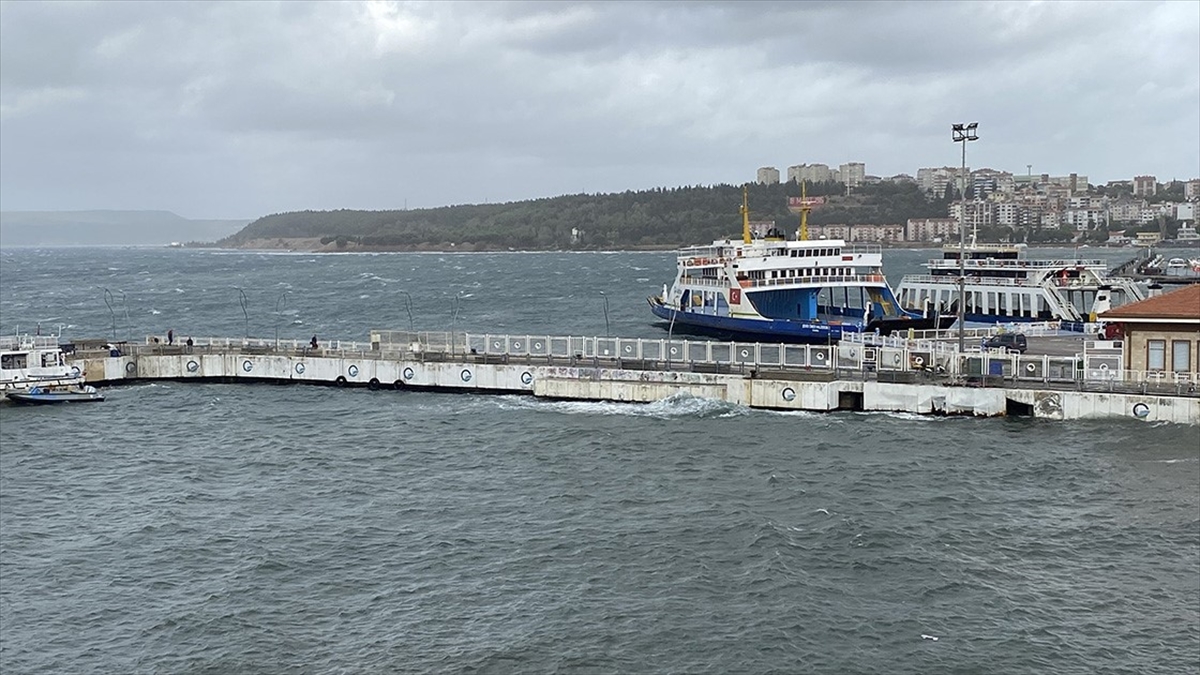 Çanakkale'de etkili olan kuvvetli fırtına nedeniyle Gökçeada ve Bozcaada'ya yapılacak